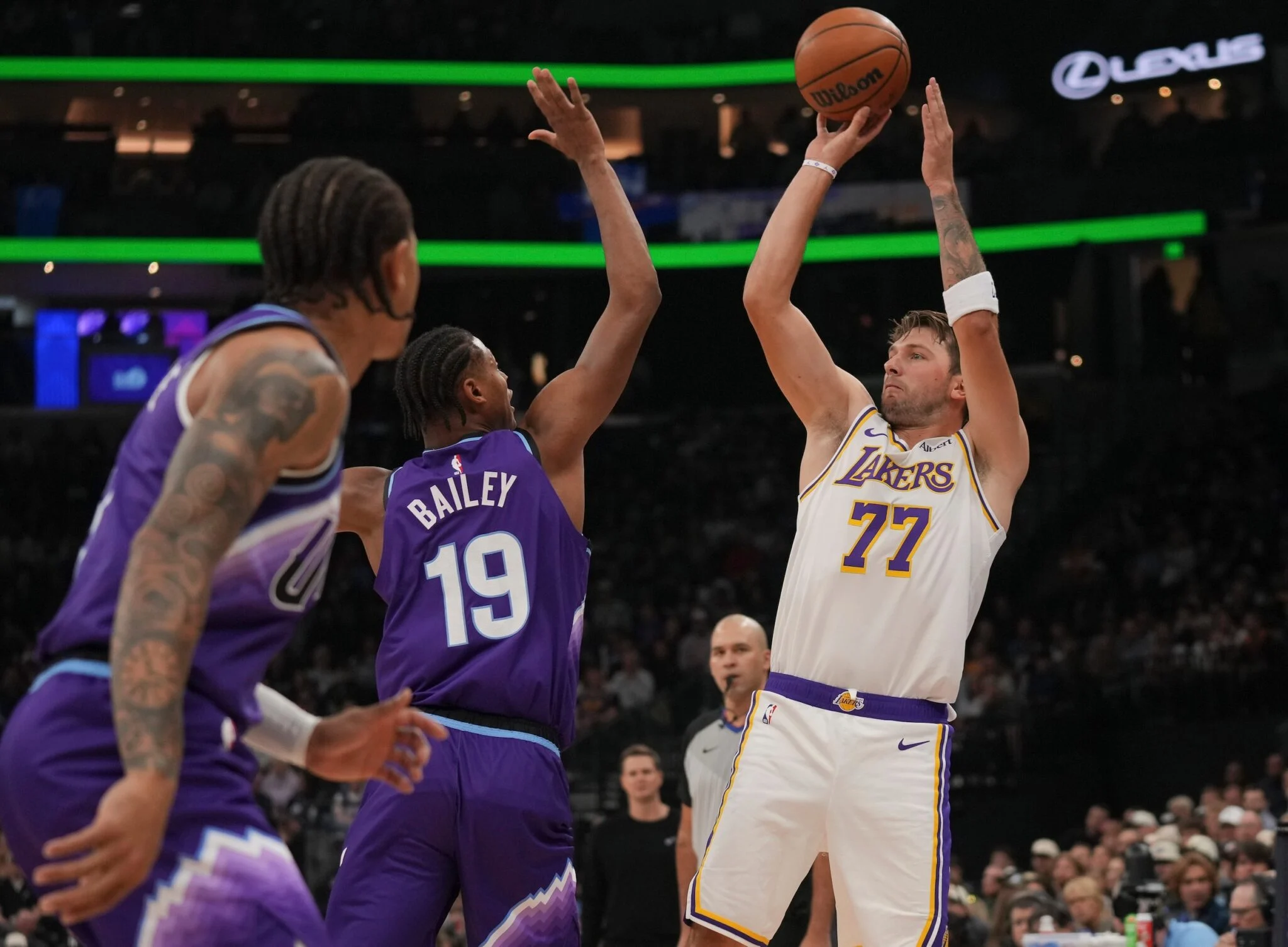 Luka Dončić Meledak 52 Poin, Bawa Lakers Comeback Dramatis atas Jazz