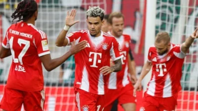 Mimpi Buruk di Augsburg: Enam Gol Bayern, Empat Dianulir, Neuer Bikin Rekor Memalukan