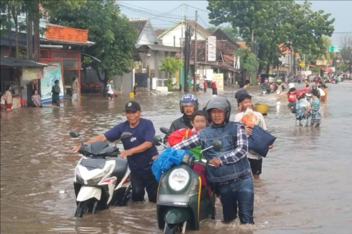 Musim Hujan Mundur, Ancaman Banjir Hantui 10 Kabupaten di Jawa Timur