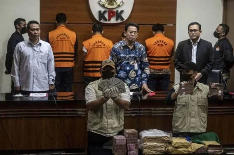 Operasi Tangkap Tangan BNPB: KPK Tahan 5 Tersangka, Uang Rp1,4 Miliar dan Emas Disita