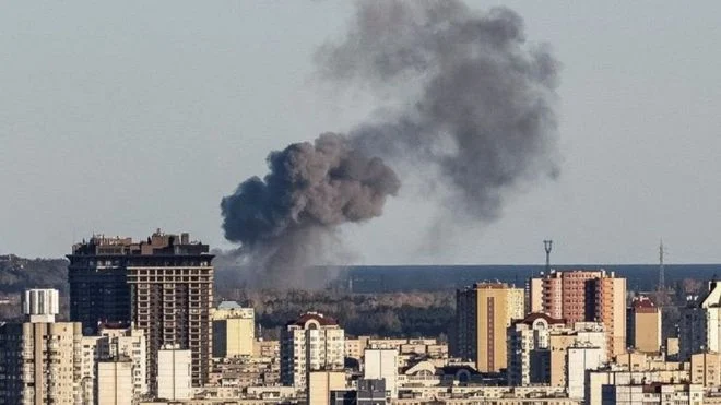 Perang Udara Memanas: Kyiv Dihantam Misil, Moskow Klaim Hancurkan 808 Drone Ukraina