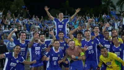 Persib Bandung vs Viettel FC: Kemenangan Dramatis, Sandy Walsh Debut, dan Puncak Klasemen ACL Two