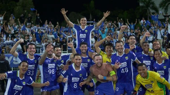 Persib Bandung vs Viettel FC: Kemenangan Dramatis, Sandy Walsh Debut, dan Puncak Klasemen ACL Two