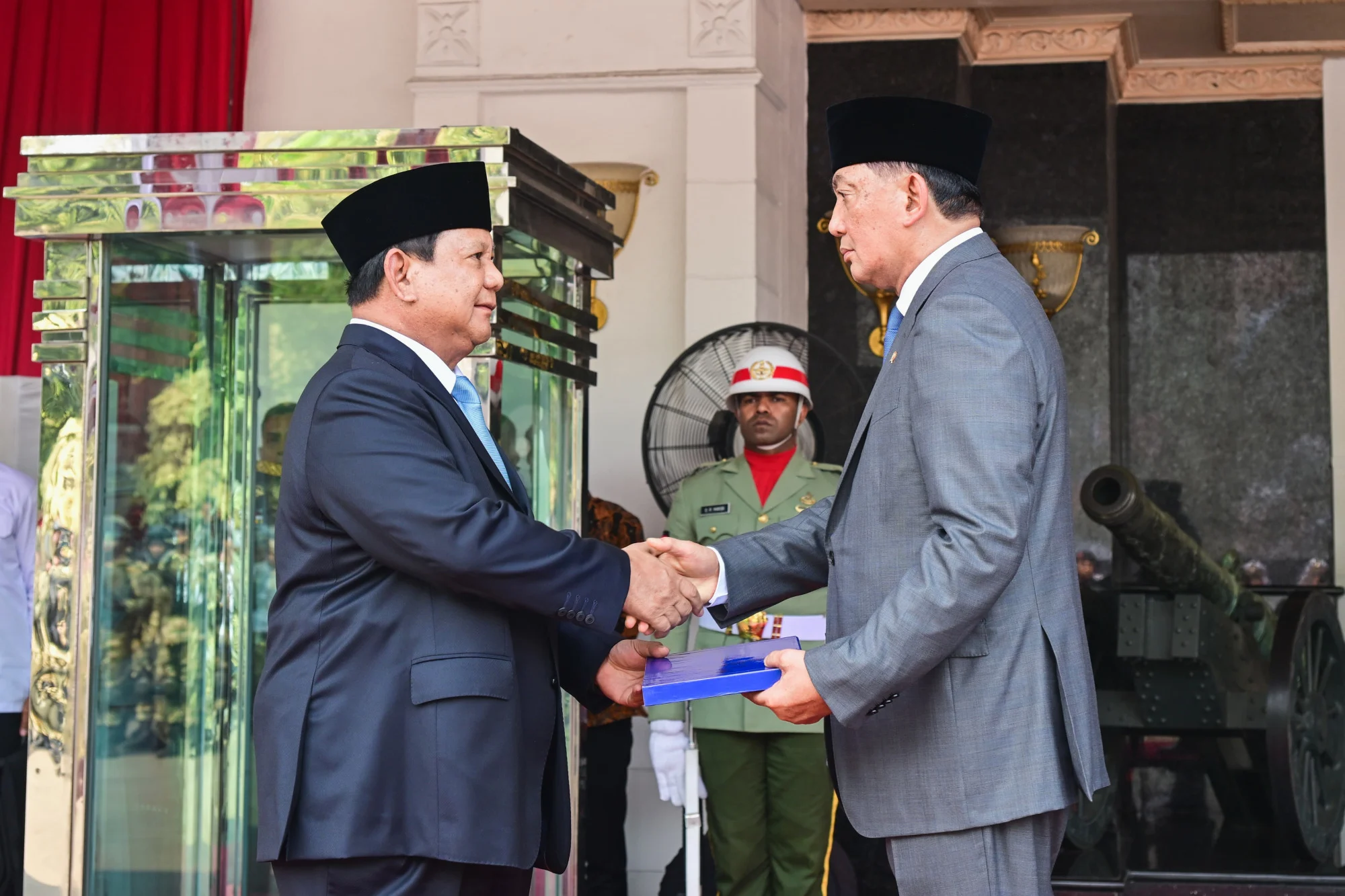 Prabowo Tunjuk 2 Wamenhan, Ini Pembagian Tugas Richard Tampubolon dan Yusuf Jauhari