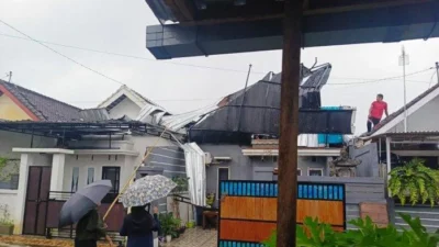 Puting Beliung Porak-Poranda Kecamatan Padalarang: 526 Rumah Rusak, Satu Warga Terluka
