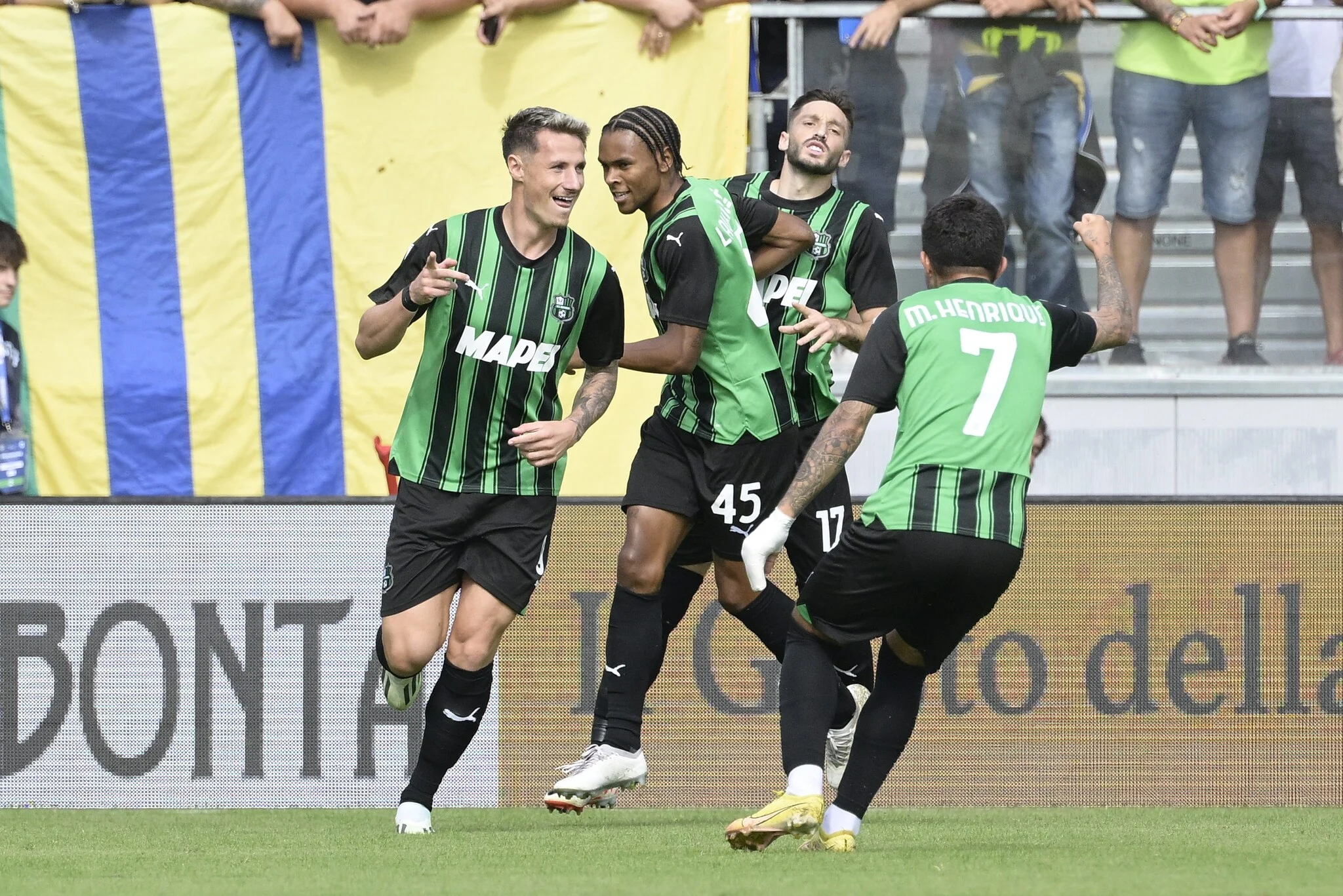 Raimondo Cetak Hat-trick, Frosinone Pesta Gol ke Gawang Sassuolo