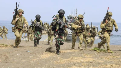 Ribuan Prajurit TNI dan Australia Gelar Latihan Pendaratan Amfibi di Situbondo, Libatkan TNI AU Beri Dukungan Udara