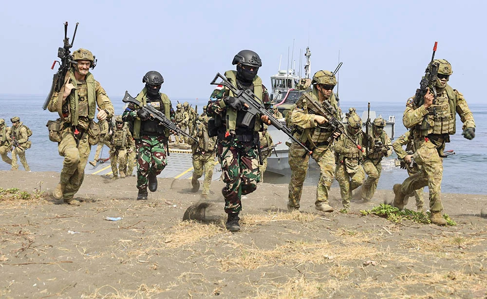 Ribuan Prajurit TNI dan Australia Gelar Latihan Pendaratan Amfibi di Situbondo, Libatkan TNI AU Beri Dukungan Udara