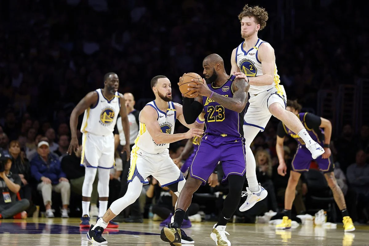 Stephen Curry Cetak 44 Poin, Samai Rekor LeBron James dan Bawa Warriors Menang Dramatis