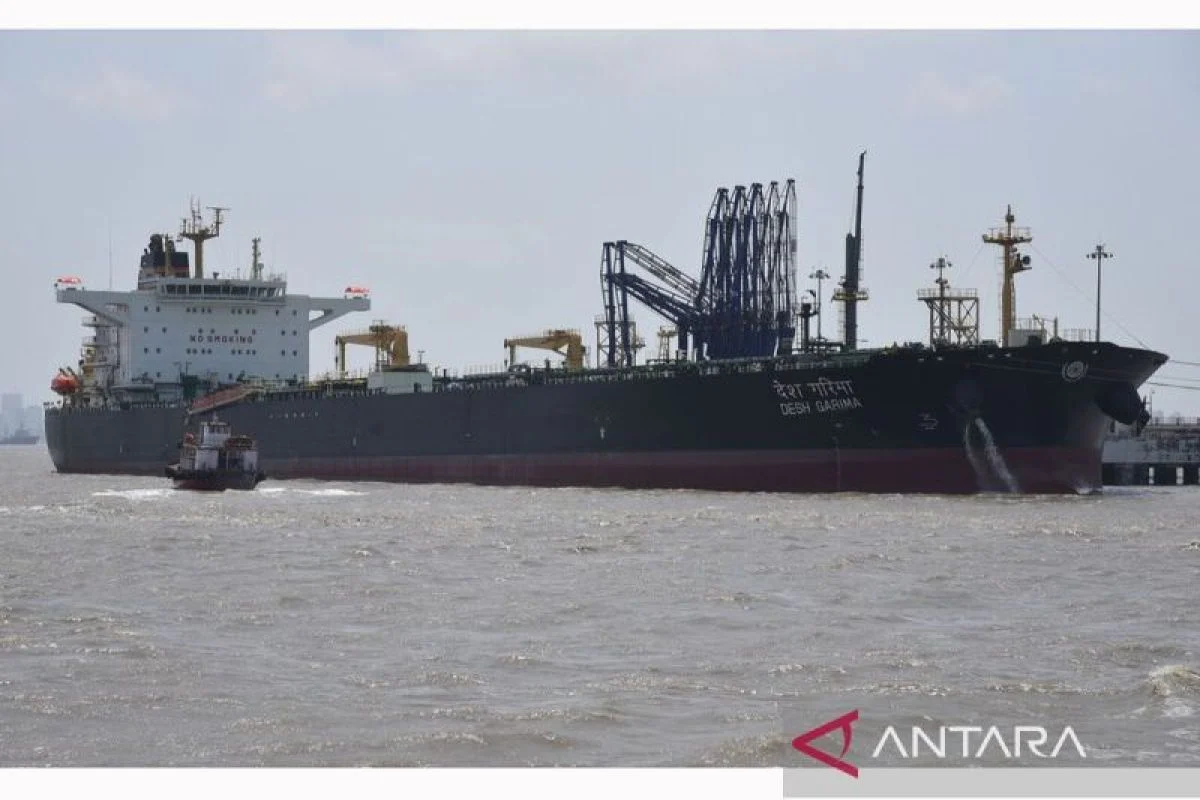 Teluk Oman Memanas: Kapal Kargo Dilumpuhkan AS, Harga Minyak Terbang