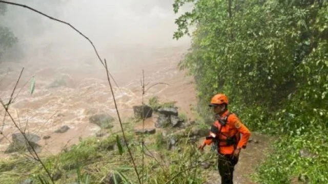 Tragedi Air Terjun Robo Harau: Gadis 25 Tahun Tewas Tergelincir, Kawasan Wisata Resmi Ditutup Sementara