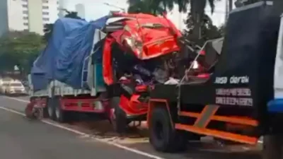 Tragedi Ganda di Tol Cijago: Truk Bermuatan Tiner Terbakar, Pemotor Mabuk Tewas dalam Sehari