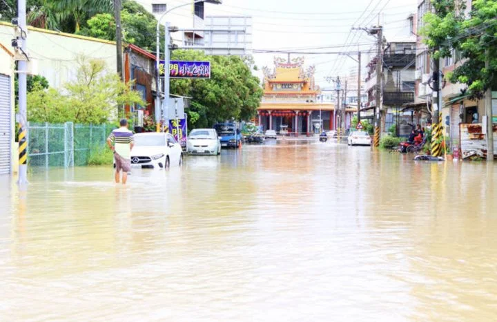 Typhoon Champi Hantam Taiwan: 1 Tewas, 500+ Luka, 1.000 Penerbangan Batal