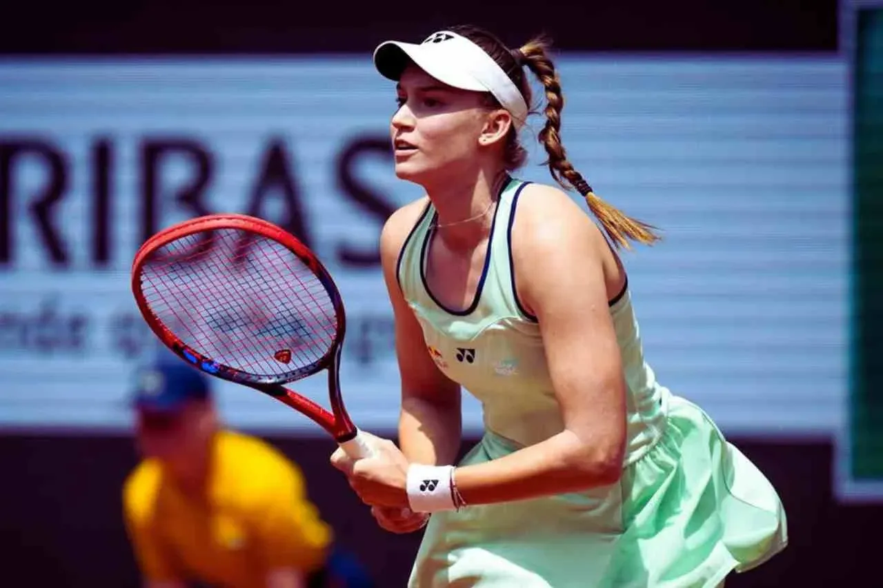 Elena Rybakina Takluk Cedera Leher Usai Pastikan Peringkat 1 Dunia: Final WTA Tetap Jadi Prioritas
